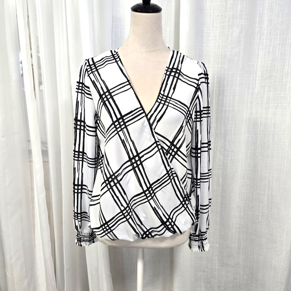 2/$30 Bcx White & Black Graphic Print Cross Front Top Womens Size M Semi Sheer